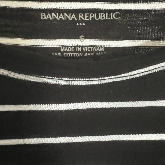 NWOT - Banana Republic T-shirt - Size Small - Picture 2 of 4